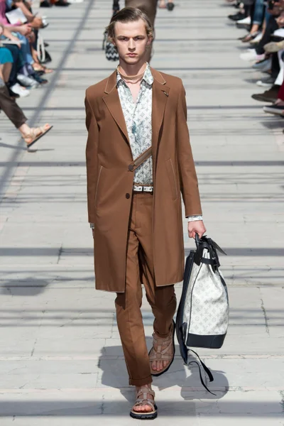 Look 13